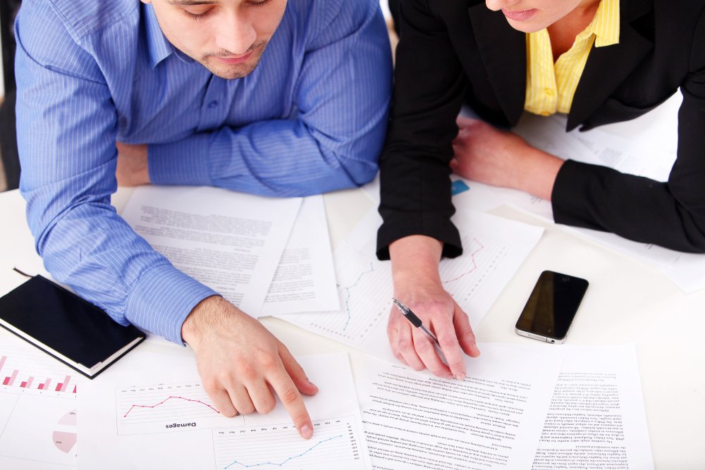 hands-businessman-table hands-businessman-table